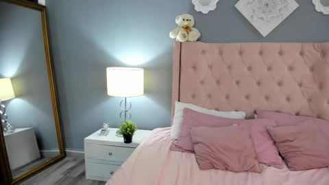 Nashly Fontana online show from 02.10.26