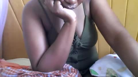 Snapshot of nastiestmomplay chatting on 12.03.25 Sweet Ella online show from 12.03.25