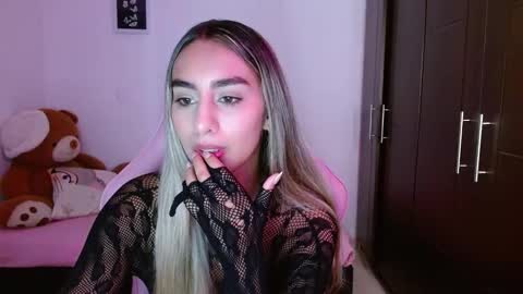 Snapshot of nata_p chatting on 09.27.25 nata online show from 09.27.25