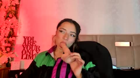 Natacha black online show from 02.23.25