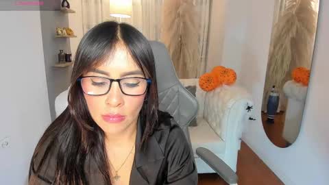Natalia Leon online show from 10.11.25
