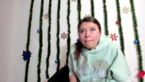 Snapshot of natalia_walker chatting on 12.22.25 Natalia Walker online show from 12.22.25