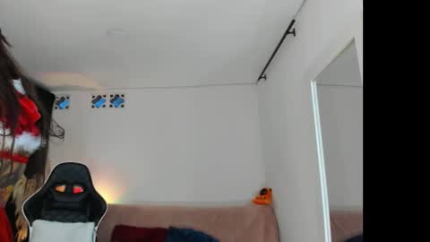 Snapshot of natalie1012 chatting on 12.19.25 natalie1012 online show from 12.19.25