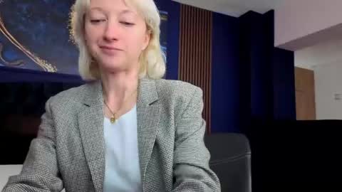 Snapshot of natalie_bitton chatting on 04.22.26 Natalie online show from 04.22.26