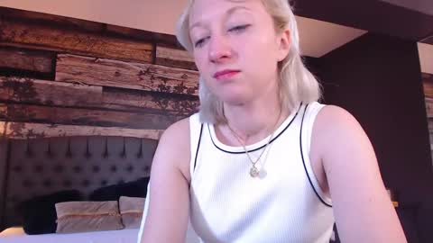 Snapshot of natalie_bitton chatting on 05.06.26 Natalie online show from 05.06.26