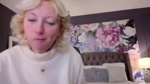 Snapshot of natalie_bitton chatting on 05.14.26 Natalie online show from 05.14.26
