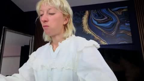Snapshot of natalie_bitton chatting on 05.20.26 Natalie online show from 05.20.26