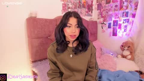 Snapshot of natalie_jaensen chatting on 02.17.25 online show from 02.17.25