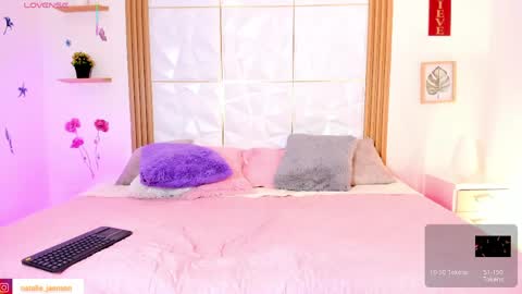 Snapshot of natalie_jaensen chatting on 04.24.26 online show from 04.24.26
