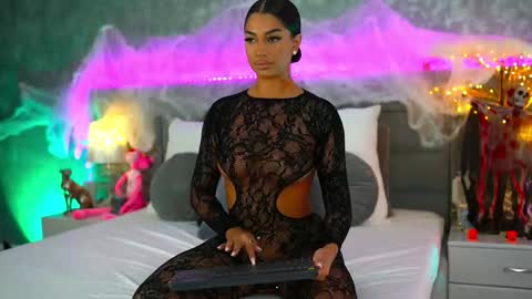 Snapshot of nataliedelices chatting on 10.18.25 nataliedelices online show from 10.18.25