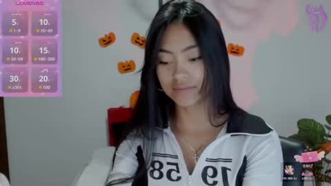 Nataly Escobar online show from 10.04.25