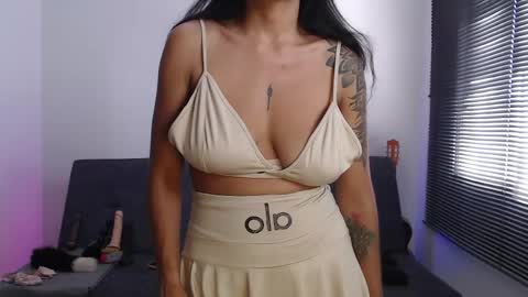 Snapshot of natalygreww chatting on 04.22.26 online show from 04.22.26