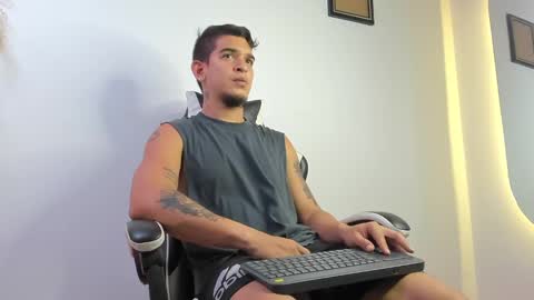 Snapshot of natan_77 chatting on 10.28.25 natan_77 online show from 10.28.25