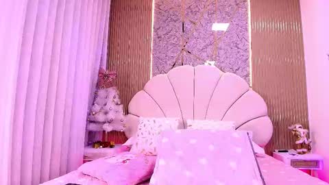 Snapshot of natasha_luna_ chatting on 11.28.25 Natasha online show from 11.28.25