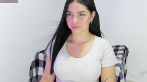 Snapshot of natasha_su chatting on 01.19.25 Natalia online show from 01.19.25