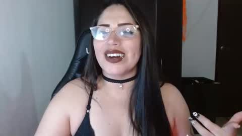 Snapshot of natashasmithe chatting on 10.19.25 Natasha Smithe online show from 10.19.25