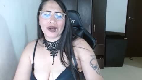 Snapshot of natashasmithe chatting on 11.20.25 Natasha Smithe online show from 11.20.25