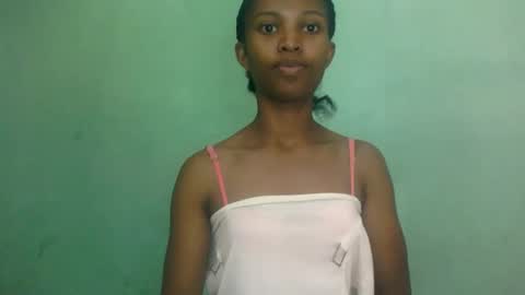 Snapshot of nathalie004 chatting on 10.07.25 nathalie004 online show from 10.07.25