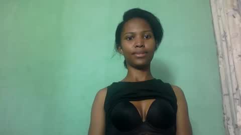 Snapshot of nathalie004 chatting on 10.17.25 nathalie004 online show from 10.17.25