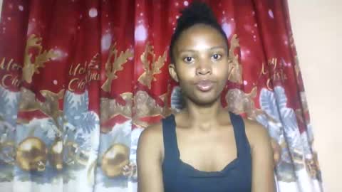 Snapshot of nathalie004 chatting on 12.02.25 nathalie004 online show from 12.02.25