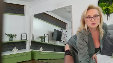 Nathalie online show from 04.18.26