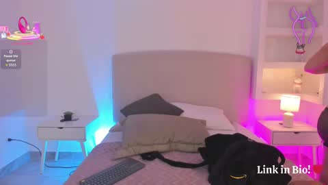 Snapshot of nathalyn05 chatting on 10.07.25 NATHALY online show from 10.07.25