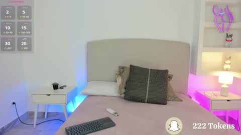 Snapshot of nathalyn05 chatting on 10.20.25 NATHALY online show from 10.20.25