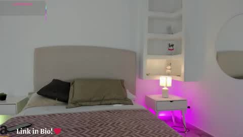 Snapshot of nathalyn05 chatting on 11.15.25 NATHALY online show from 11.15.25