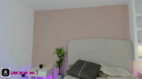 NATHALY  online show from 04.04.26