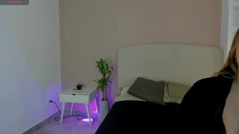 NATHALY  online show from 04.18.26