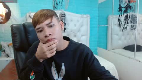 Snapshot of nathanclay chatting on 11.02.25 nathanclay online show from 11.02.25