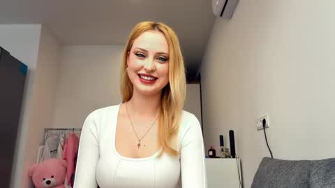 Snapshot of natishaelliston chatting on 04.30.26 Mia online show from 04.30.26