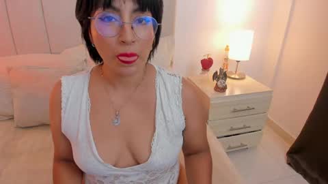 Snapshot of natty_bush chatting on 05.08.26 Nathalie online show from 05.08.26