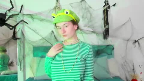 Snapshot of natural_meri_ chatting on 10.26.25 Meri online show from 10.26.25