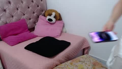 Snapshot of naturally_mature chatting on 12.25.24 Sammy online show from 12.25.24