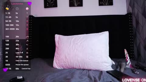 Snapshot of naturaltitss_ chatting on 03.11.25 Gwen online show from 03.11.25