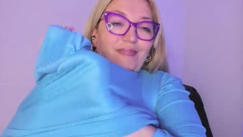 Snapshot of naty__mature_ chatting on 10.10.25 Nataly online show from 10.10.25