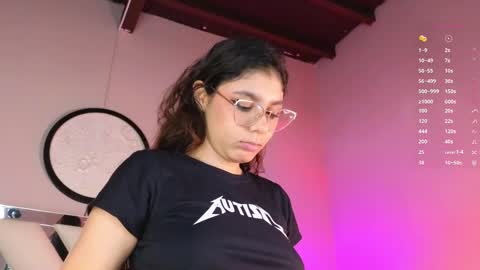 Snapshot of naty_saenz3 chatting on 02.10.25 Naty Saenz online show from 02.10.25