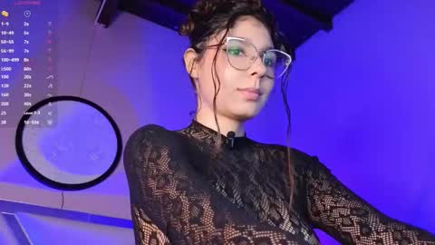 Snapshot of naty_saenz3 chatting on 10.09.25 Naty Saenz online show from 10.09.25