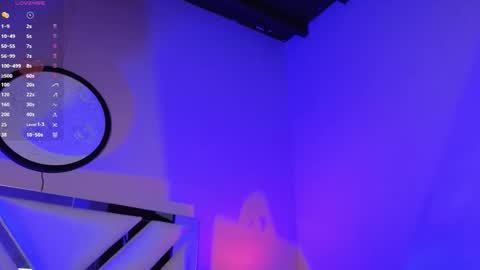 Snapshot of naty_saenz3 chatting on 10.10.25 Naty Saenz online show from 10.10.25