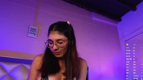 Snapshot of naty_saenz3 chatting on 10.21.25 Naty Saenz online show from 10.21.25