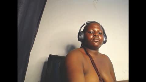 Snapshot of naughty_cunt0 chatting on 10.31.25 Amara online show from 10.31.25