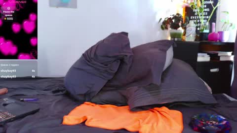 Em  please help me reach 100 thumbs up 3 online show from 01.04.25