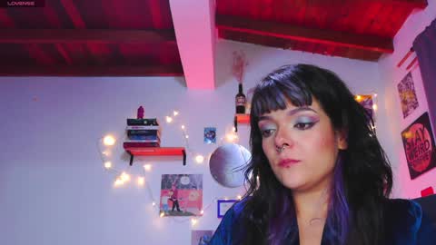 Em  please help me reach 100 thumbs up 3 online show from 01.18.25