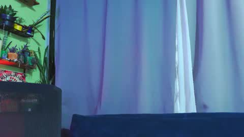 Em  please help me reach 100 thumbs up 3 online show from 11.22.25