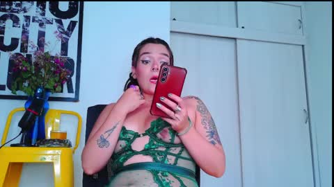 Em  please help me reach 100 thumbs up 3 online show from 04.05.26