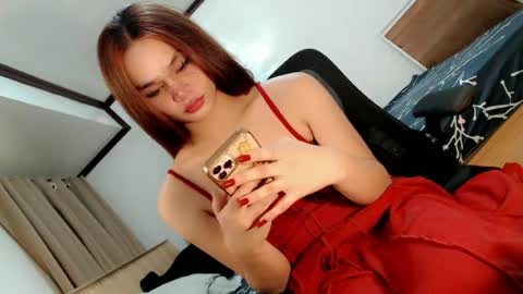 Snapshot of naughtybella_ chatting on 06.27.26 bella online show from 06.27.26
