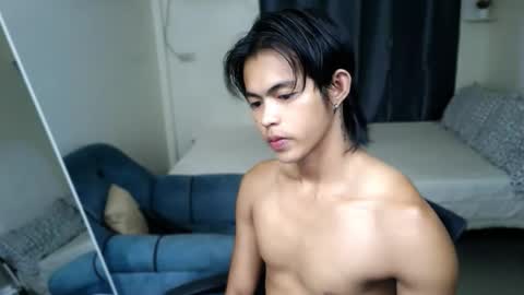 Snapshot of naughtyboylouie chatting on 04.04.26 Loue online show from 04.04.26