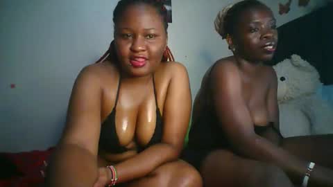 Snapshot of naughtybrownny chatting on 05.11.26 MUMU online show from 05.11.26