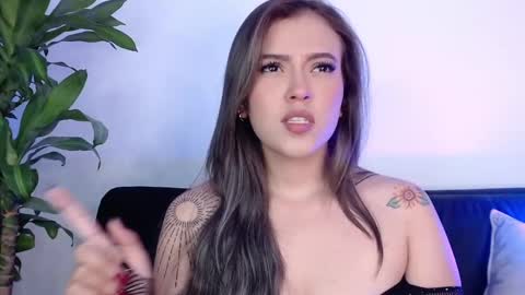 LANAindependent model online show from 02.12.25